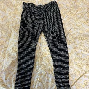 Black and white stretchy leggings